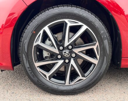 Toyota Yaris DESIGN FHEV 13