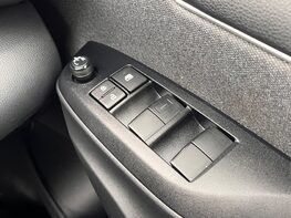 Toyota Yaris DESIGN FHEV 57