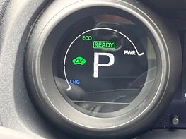 Toyota Yaris DESIGN FHEV 22