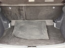 Toyota Yaris DESIGN FHEV 63