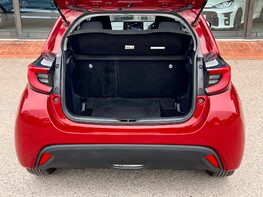 Toyota Yaris DESIGN FHEV 62