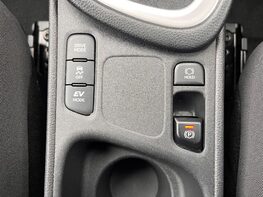 Toyota Yaris DESIGN FHEV 50