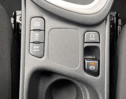 Toyota Yaris DESIGN FHEV 50