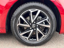 Toyota Yaris DESIGN FHEV 16