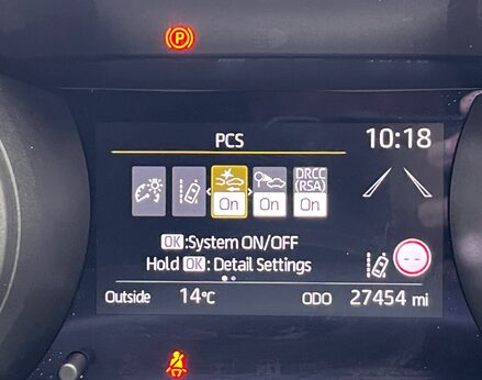 Toyota Yaris DESIGN FHEV 32