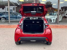 Toyota Yaris DESIGN FHEV 61