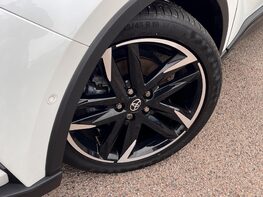 Toyota C-HR GR SPORT 3