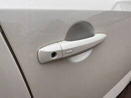 Nissan Qashqai DIG-T ACENTA PREMIUM DCT MHEV 79