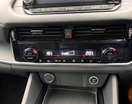 Nissan Qashqai DIG-T ACENTA PREMIUM DCT MHEV 54