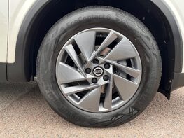 Nissan Qashqai DIG-T ACENTA PREMIUM DCT MHEV 16