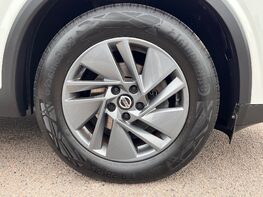 Nissan Qashqai DIG-T ACENTA PREMIUM DCT MHEV 13