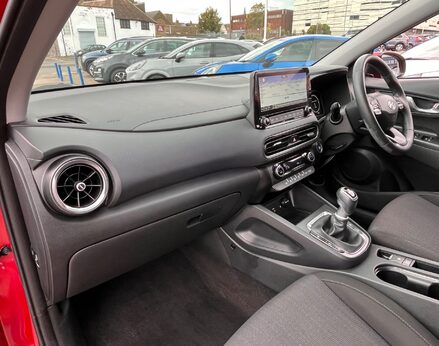 Hyundai KONA T-GDI PREMIUM MHEV 17