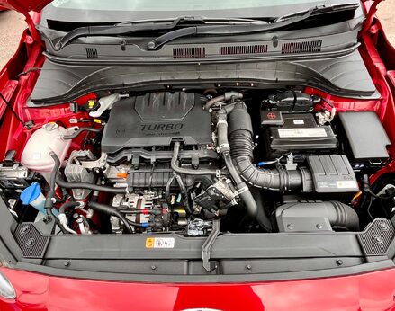 Hyundai KONA T-GDI PREMIUM MHEV 7