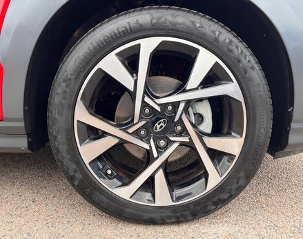 Hyundai KONA T-GDI PREMIUM MHEV 16