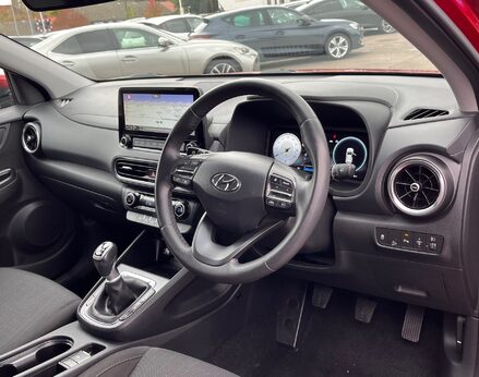 Hyundai KONA T-GDI PREMIUM MHEV 18