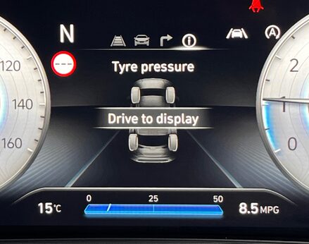 Hyundai KONA T-GDI PREMIUM MHEV 28