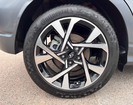 Hyundai KONA T-GDI PREMIUM MHEV 15