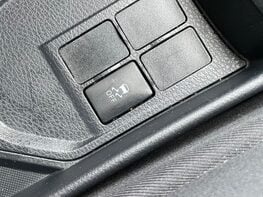 Toyota Yaris VVT-I ICON 38