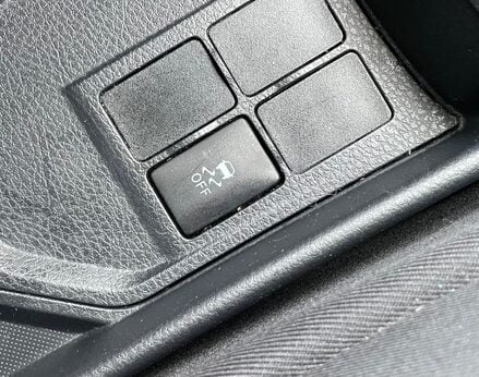 Toyota Yaris VVT-I ICON 38