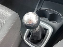 Toyota Yaris VVT-I ICON 37