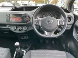 Toyota Yaris VVT-I ICON 19
