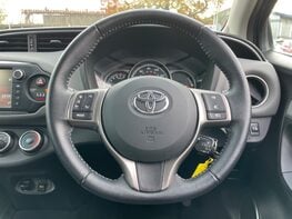 Toyota Yaris VVT-I ICON 18