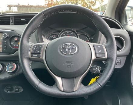 Toyota Yaris VVT-I ICON 18