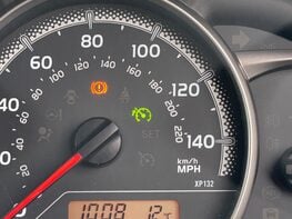 Toyota Yaris VVT-I ICON 24