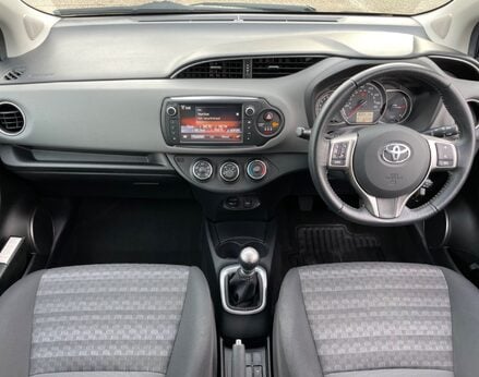 Toyota Yaris VVT-I ICON 2