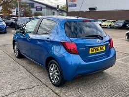 Toyota Yaris VVT-I ICON 8