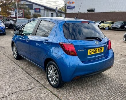 Toyota Yaris VVT-I ICON 8