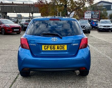 Toyota Yaris VVT-I ICON 6