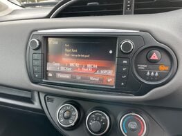 Toyota Yaris VVT-I ICON 26