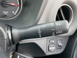 Toyota Yaris VVT-I ICON 42