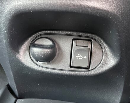 Toyota Yaris VVT-I ICON 36