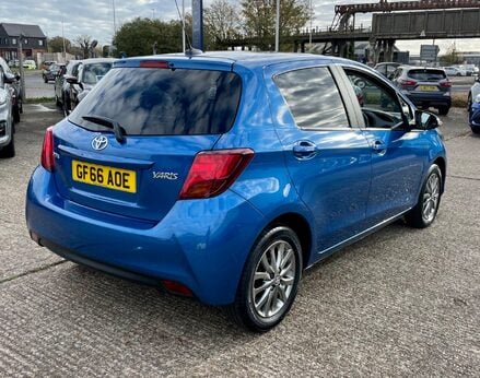 Toyota Yaris VVT-I ICON 9