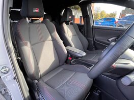 Toyota Yaris GR SPORT 66