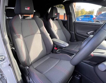 Toyota Yaris GR SPORT 66