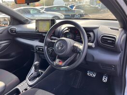 Toyota Yaris GR SPORT 18