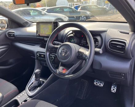 Toyota Yaris GR SPORT 18