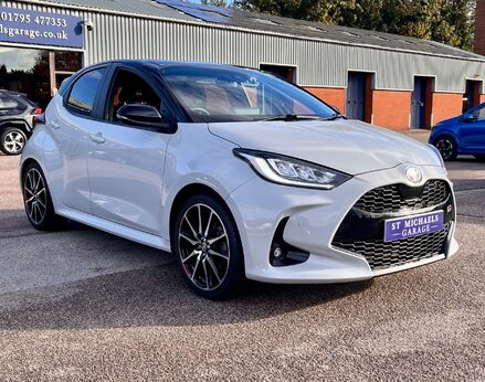 Toyota Yaris GR SPORT 4