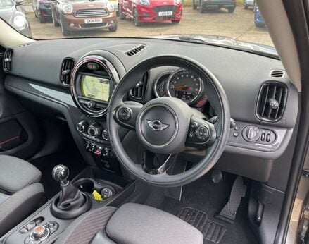 Mini Countryman COOPER 17