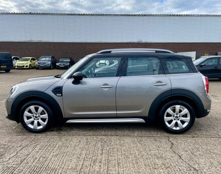 Mini Countryman COOPER 11