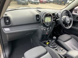 Mini Countryman COOPER 23