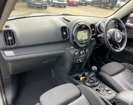 Mini Countryman COOPER 23