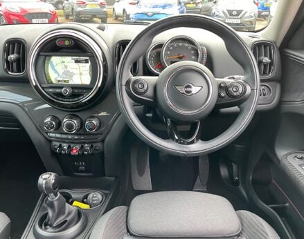 Mini Countryman COOPER 18