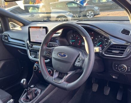 Ford Fiesta ST-LINE 18