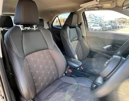 Toyota Yaris Cross EXCEL 63
