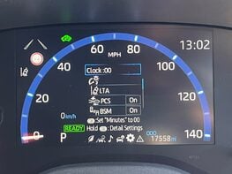 Toyota Yaris Cross EXCEL 33
