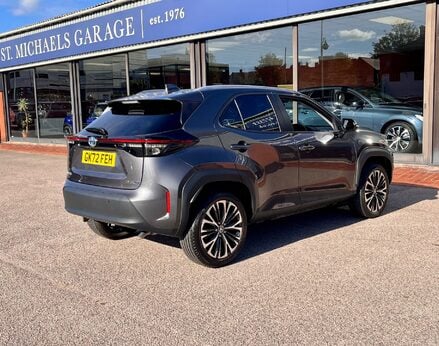 Toyota Yaris Cross EXCEL 8